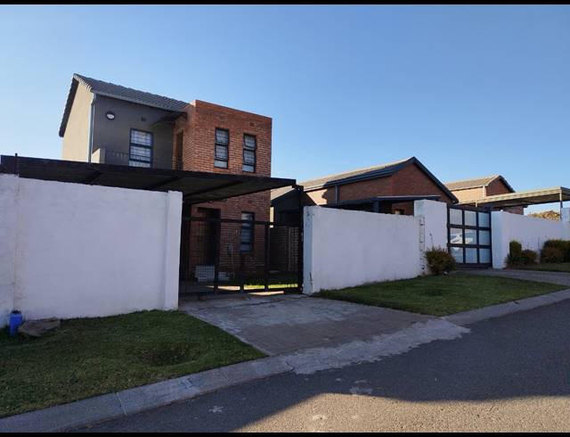 3 BEDROOM TOWNHOUSE FOR SALE IN SOUTH HILLS